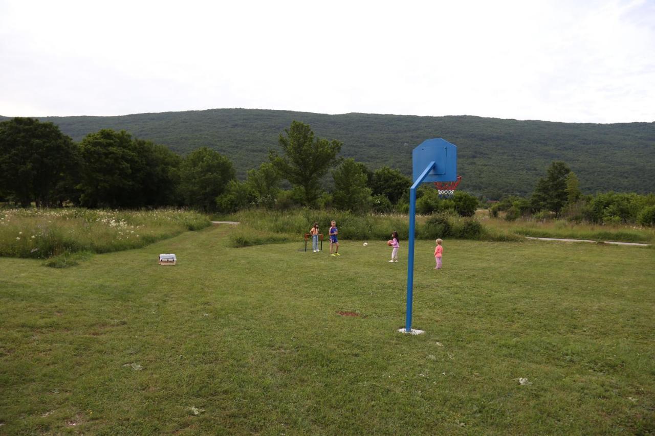 Gacka Valley Licko Lesce Zewnętrze zdjęcie