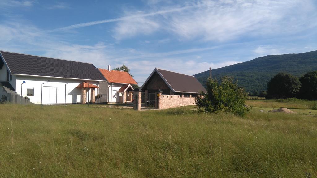 Gacka Valley Licko Lesce Zewnętrze zdjęcie