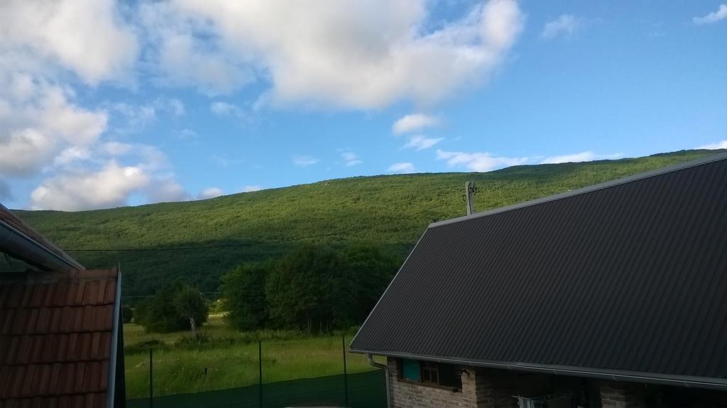 Gacka Valley Licko Lesce Zewnętrze zdjęcie