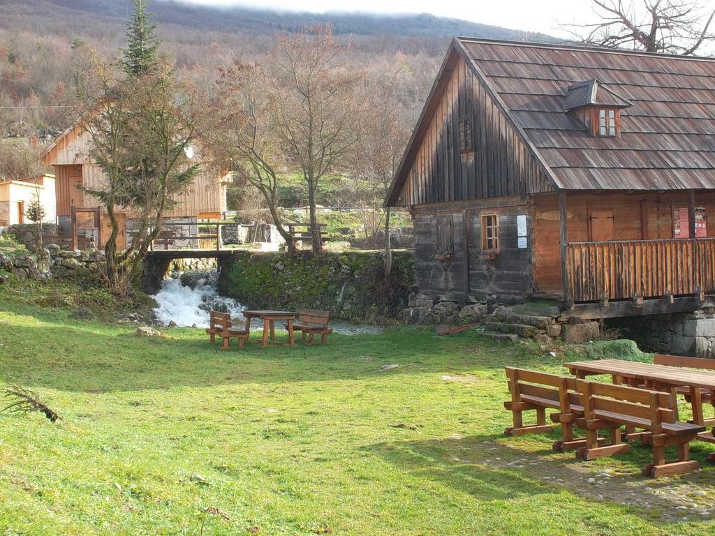 Gacka Valley Licko Lesce Zewnętrze zdjęcie