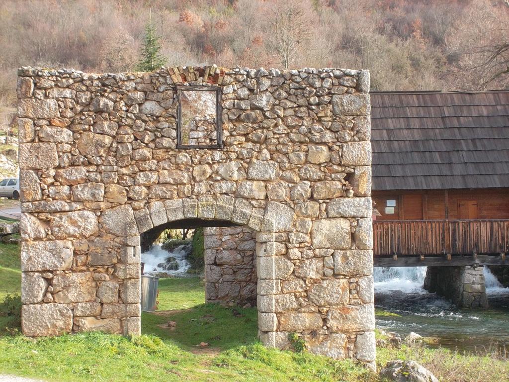 Gacka Valley Licko Lesce Zewnętrze zdjęcie