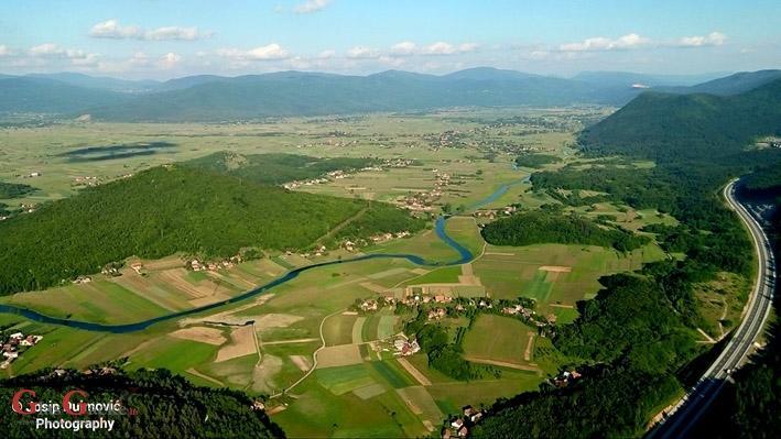 Gacka Valley Licko Lesce Zewnętrze zdjęcie